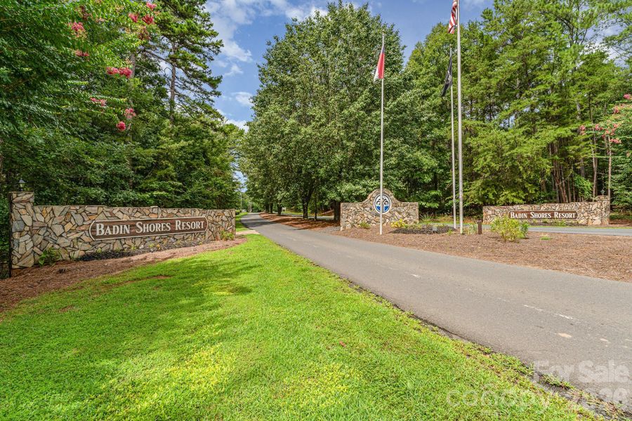 Natural landscape and outdoor views near  in New London (Image 37).