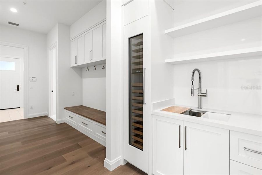 Furnished interior view inside a new home in , Orlando (Image 20).