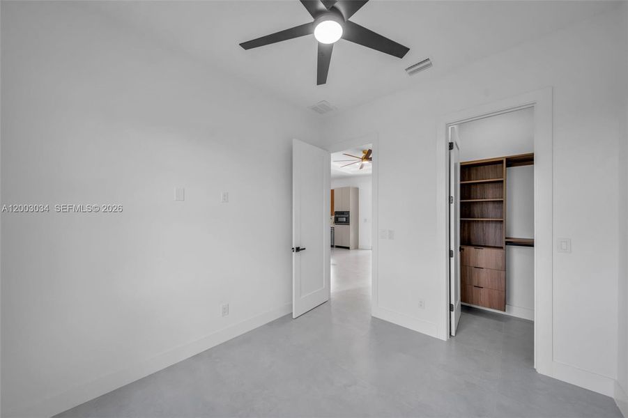 Spacious, unfurnished interior of a new home in , Cape Coral (Image 49).