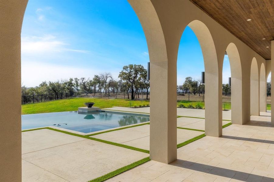 Exterior details and patio area of a home in Fleming Pointe, Fort Worth (Image 26).