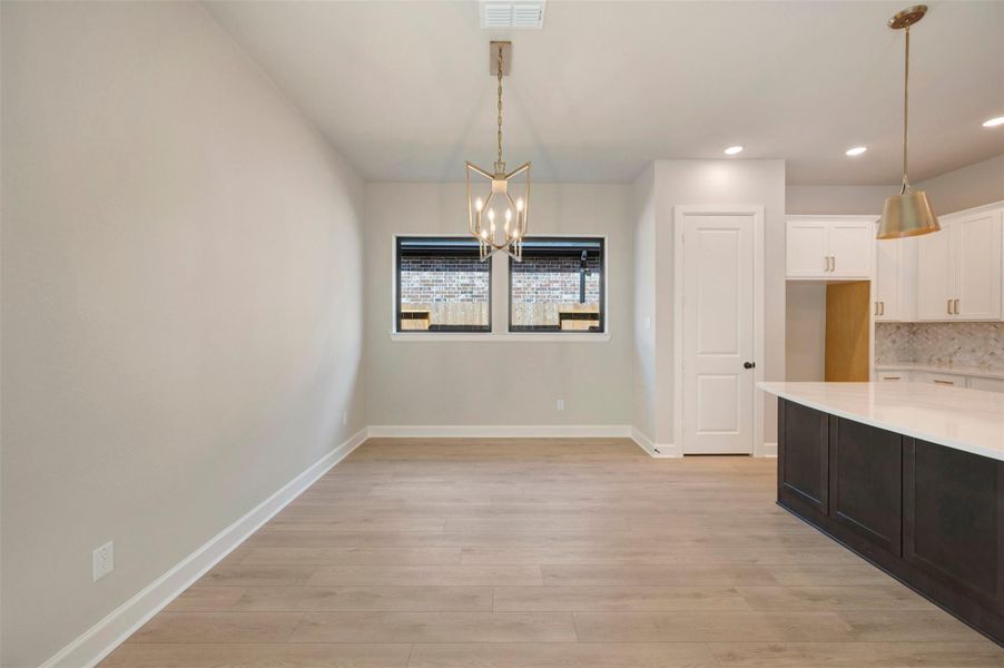 Spacious, unfurnished interior of a new home in Sienna - Grove Collection, Missouri City (Image 25).