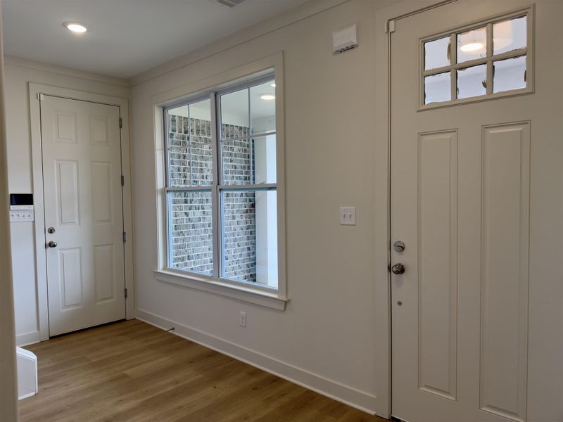 Spacious, unfurnished interior of a new home in White Oak, Arlington (Image 12).