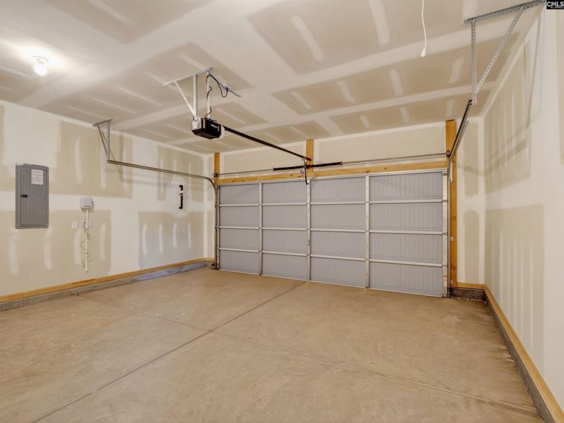 Spacious, unfurnished interior of a new home in Old Charleston Acres, Pelion (Image 40).