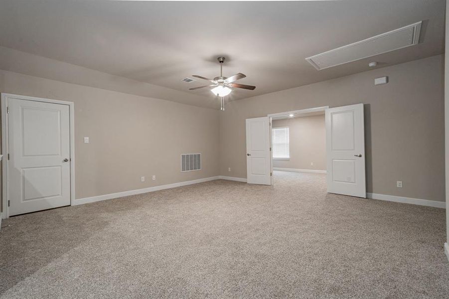 Spacious, unfurnished interior of a new home in Stonehill, Cedar Hill (Image 15).
