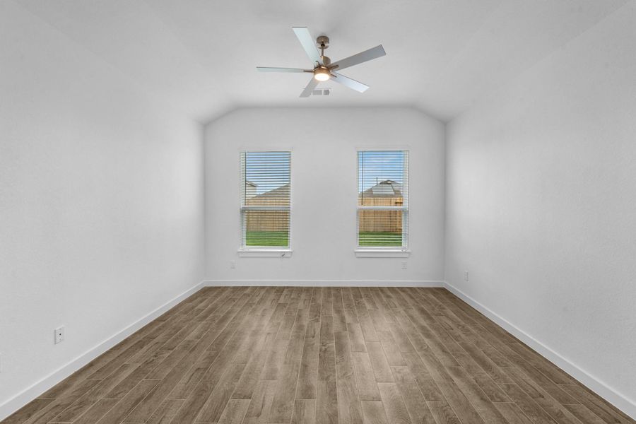 Spacious, unfurnished interior of a new home in Grand Mason Crossing, Katy (Image 20).