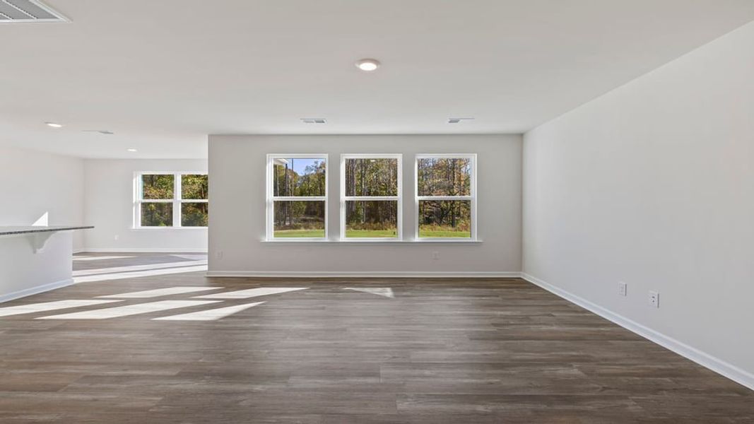 Spacious, unfurnished interior of a new home in Durbin Meadows, Fountain Inn (Image 16).