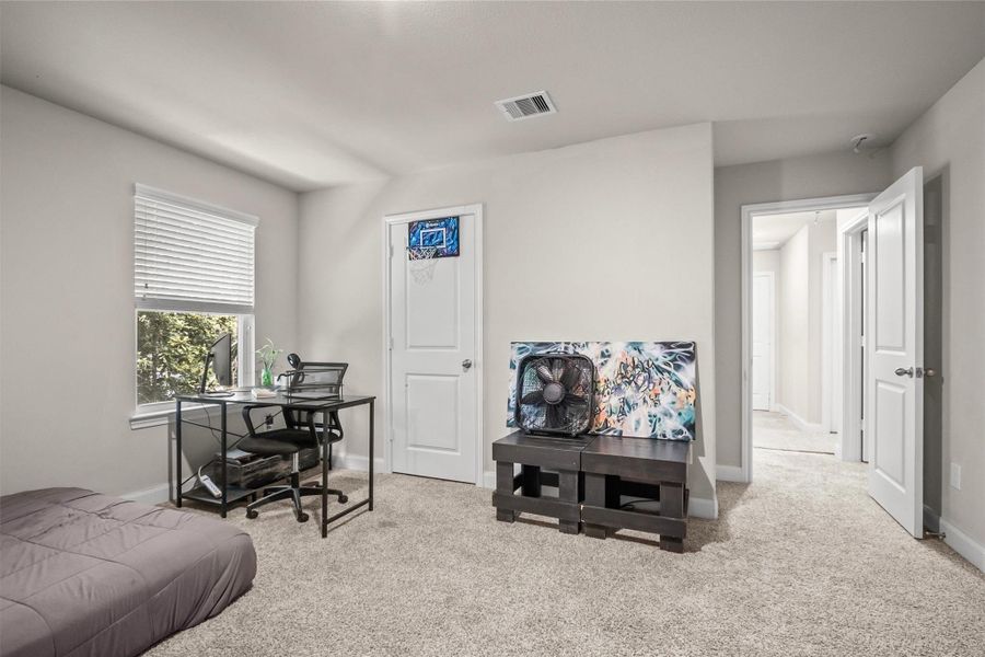 Furnished interior view inside a new home in , Conroe (Image 12).