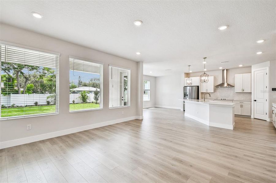 Spacious, unfurnished interior of a new home in , Tampa (Image 7).