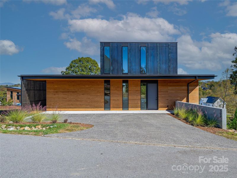 Image 33 of a home in .