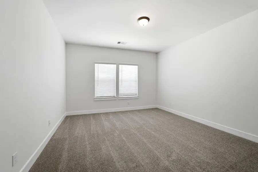 Spacious, unfurnished interior of a new home in Sierra Vista, Rosharon (Image 20).