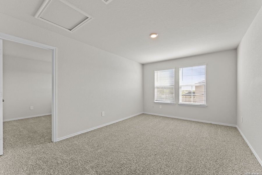 Spacious, unfurnished interior of a new home in Laurel Vistas, San Antonio (Image 27).