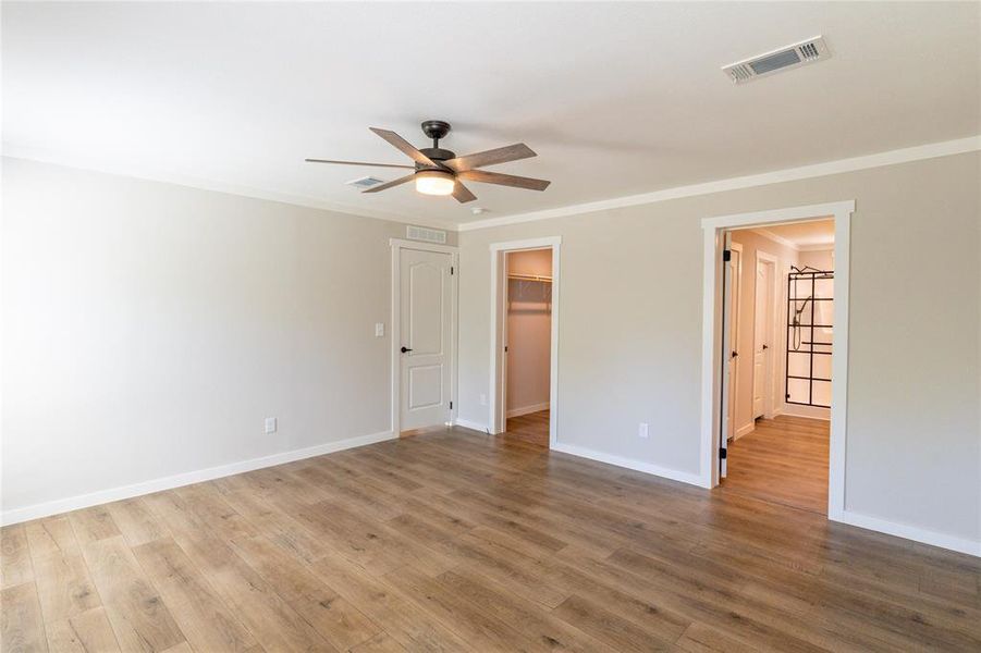 Spacious, unfurnished interior of a new home in , Gun Barrel City (Image 21).
