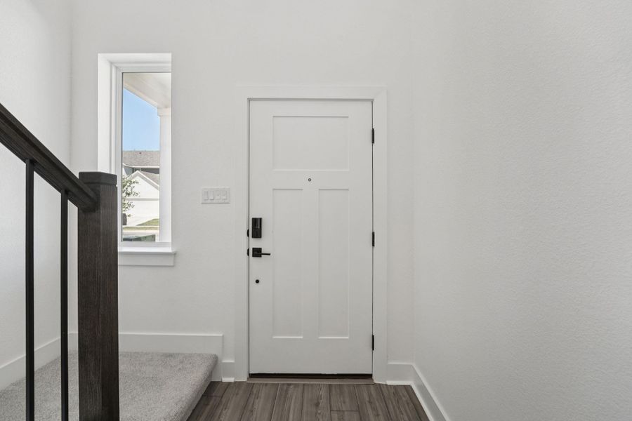 Spacious, unfurnished interior of a new home in Avery Centre, Round Rock (Image 13).