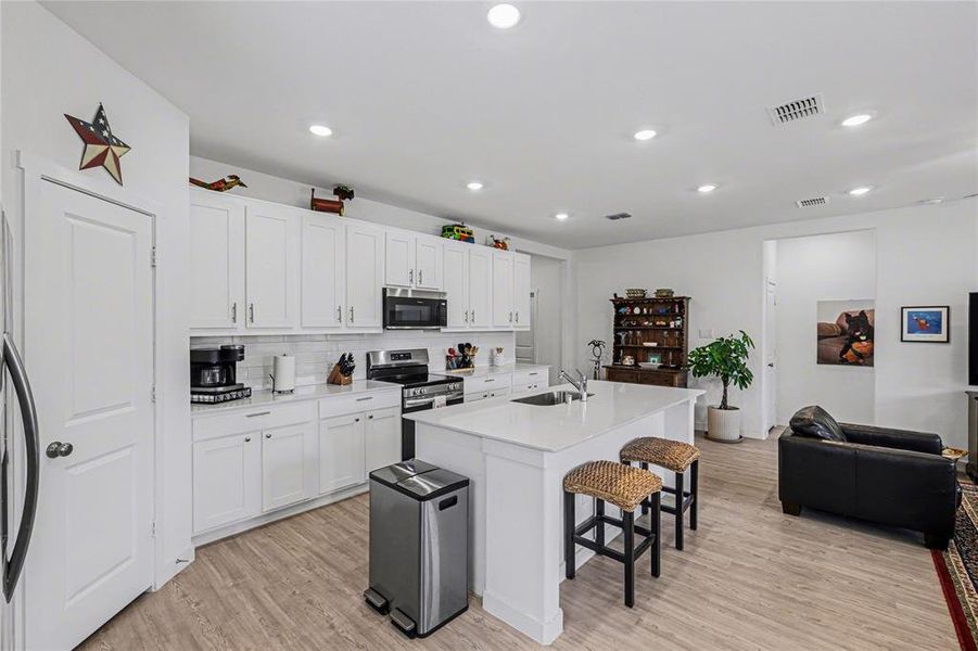 Furnished interior view inside a new home in Bridgewater, Princeton (Image 10).