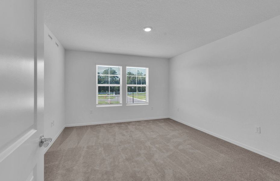 Spacious, unfurnished interior of a new home in Normandy Pines, Jacksonville (Image 10).