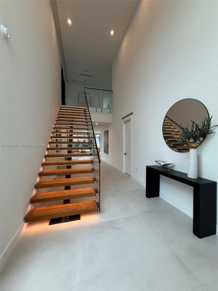 Spacious, unfurnished interior of a new home in , Miami (Image 16).