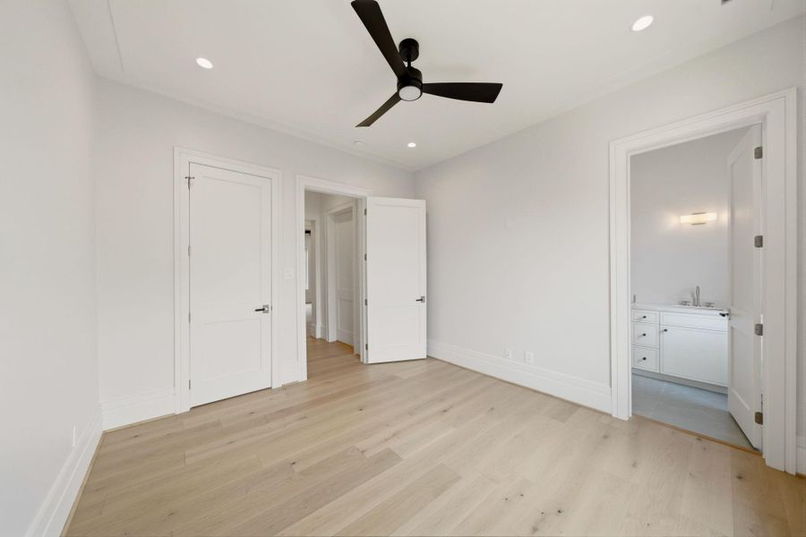 Spacious, unfurnished interior of a new home in , Houston (Image 23).