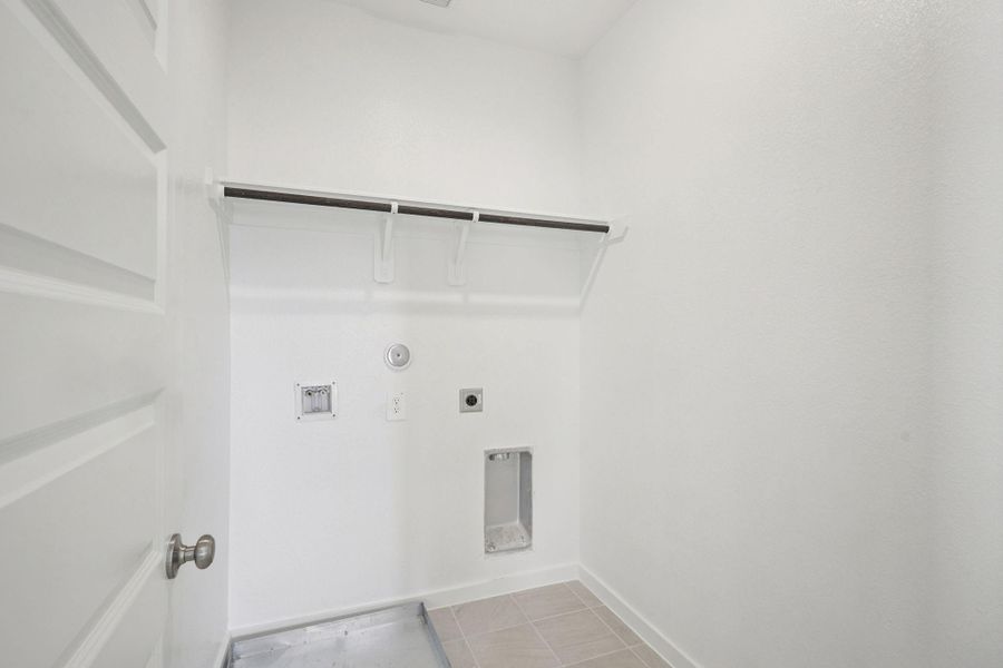 Spacious, unfurnished interior of a new home in , Kemah (Image 31).