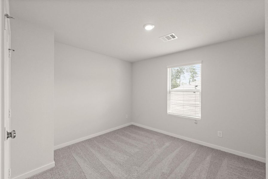 Spacious, unfurnished interior of a new home in Lakes at Crockett Martin, Conroe (Image 24).