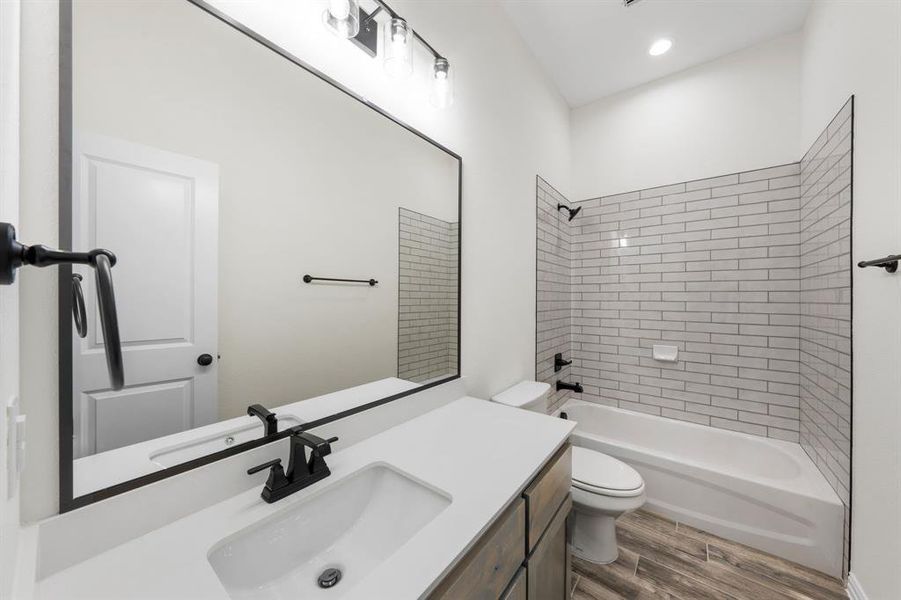 PIC IS NOT OF ACTUAL HOME. PICS TO SHOW STYLE ONLY