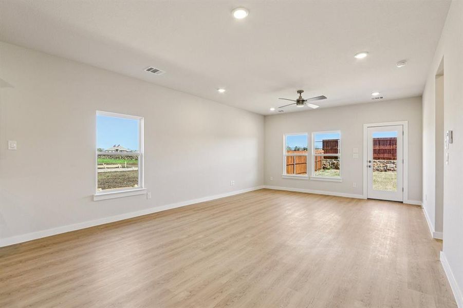 Spacious, unfurnished interior of a new home in Hickory Hill, Sherman (Image 32).