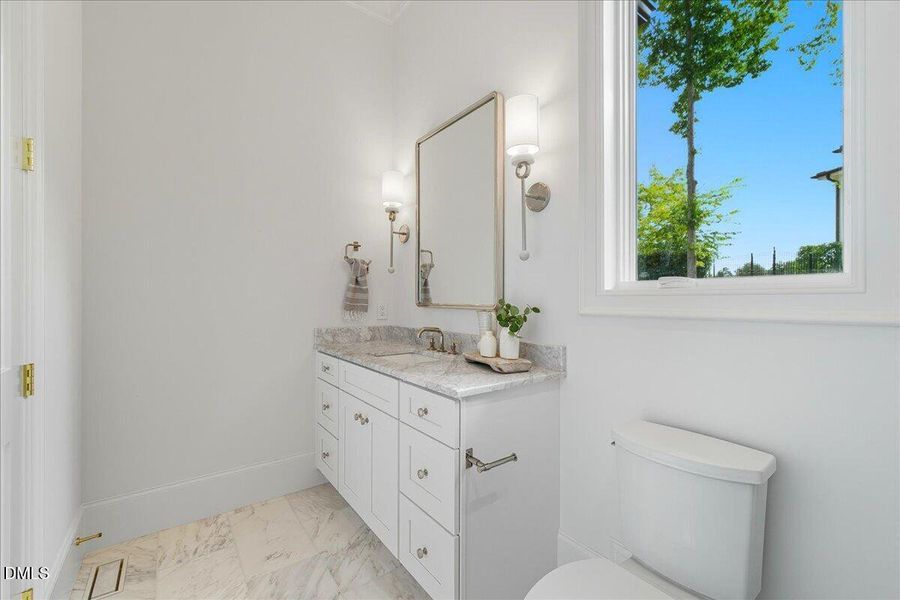 052-1216 Barcroft Pl