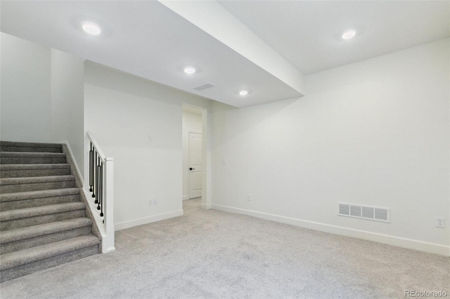 Spacious, unfurnished interior of a new home in Painted Prairie Villas, Aurora (Image 7).