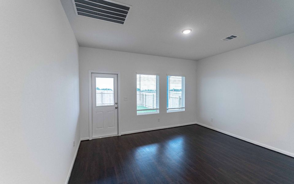 Spacious, unfurnished interior of a new home in Cool Water, Jarrell (Image 13).