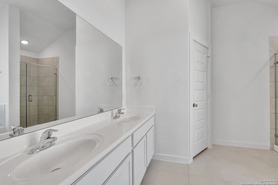 Furnished interior view inside a new home in Mesquite Ridge, San Antonio (Image 5).