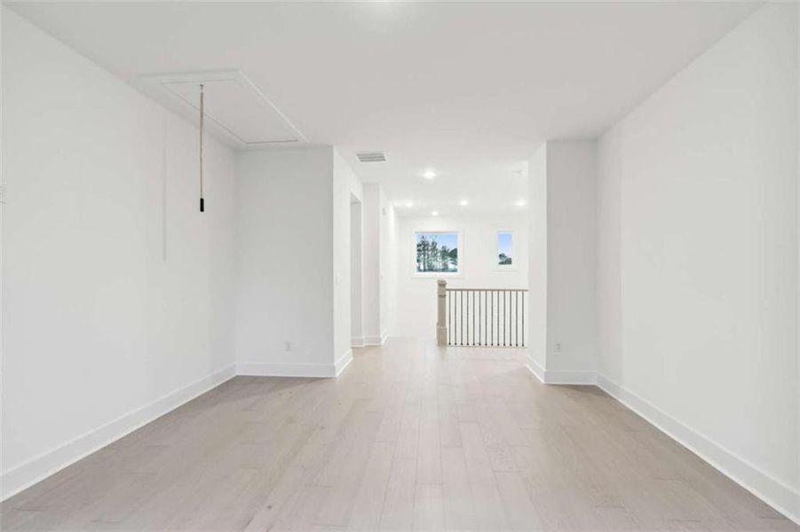 Spacious, unfurnished interior of a new home in Ellis, Marietta (Image 19).