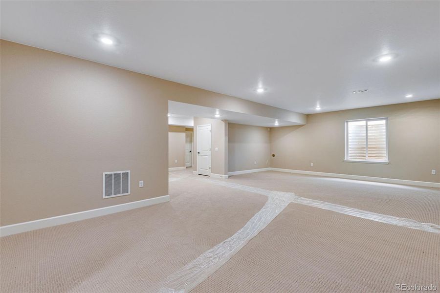 Spacious, unfurnished interior of a new home in Ensemble at The Aurora Highlands, Aurora (Image 33). Spacious, unfurnished interior of a new home in Ensemble at The Aurora Highlands, Aurora (Image 33).