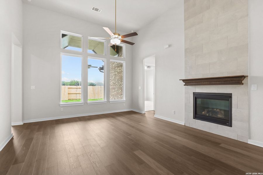 Spacious, unfurnished interior of a new home in Buffalo Crossing, Cibolo (Image 24).