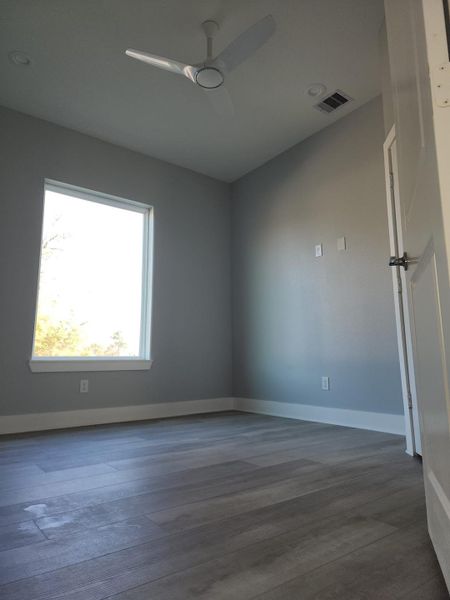 Spacious, unfurnished interior of a new home in , Houston (Image 18).