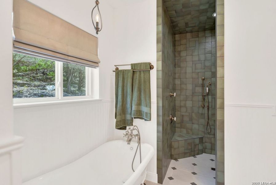 Furnished interior view inside a new home in , Bandera (Image 36).