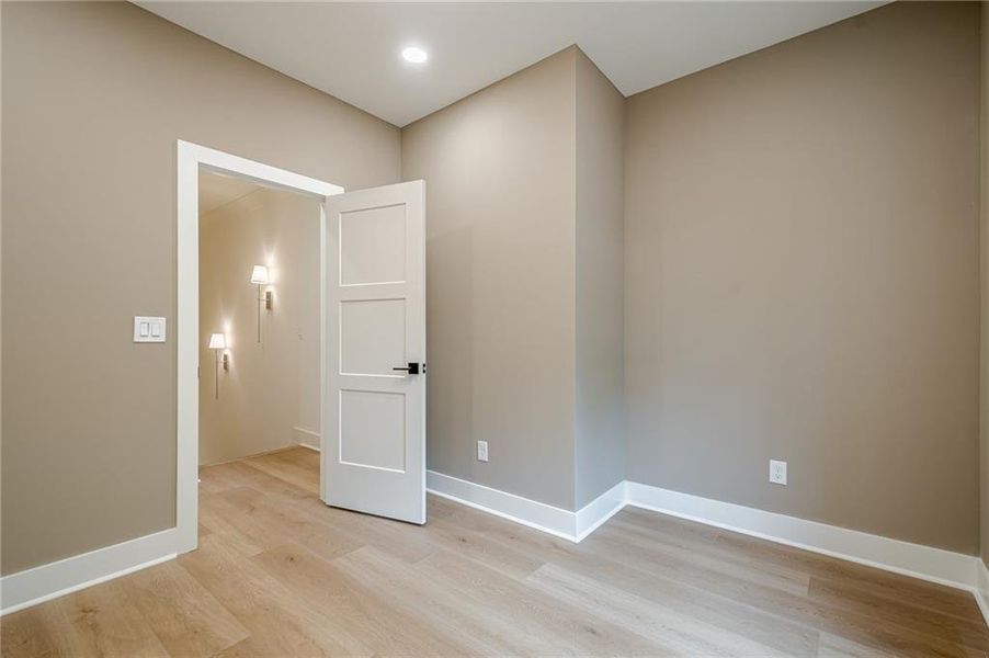 Spacious, unfurnished interior of a new home in , Woodstock (Image 34).