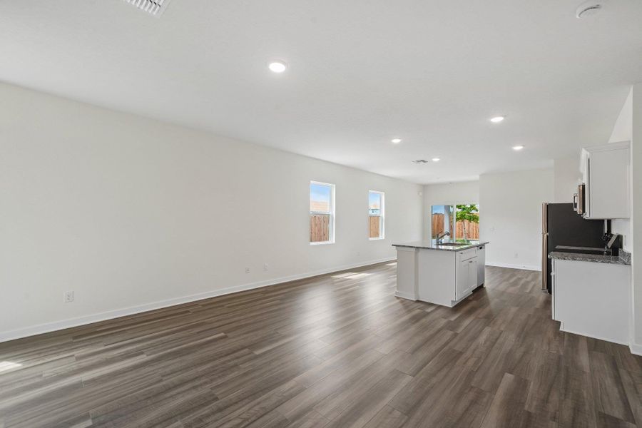 Spacious, unfurnished interior of a new home in Sunset Oaks, Maxwell (Image 22).