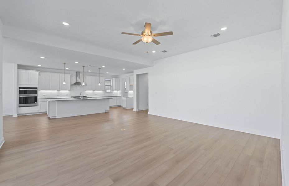 Spacious, unfurnished interior of a new home in Bluffview Reserve, Leander (Image 56).