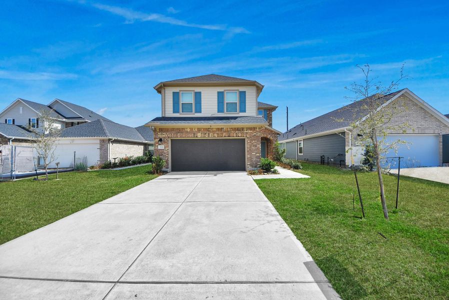 Front exterior of a new home in Marisol, Katy, TX, highlighting curb appeal (Image 24). Front exterior of a new home in Marisol, Katy, TX, highlighting curb appeal (Image 24).