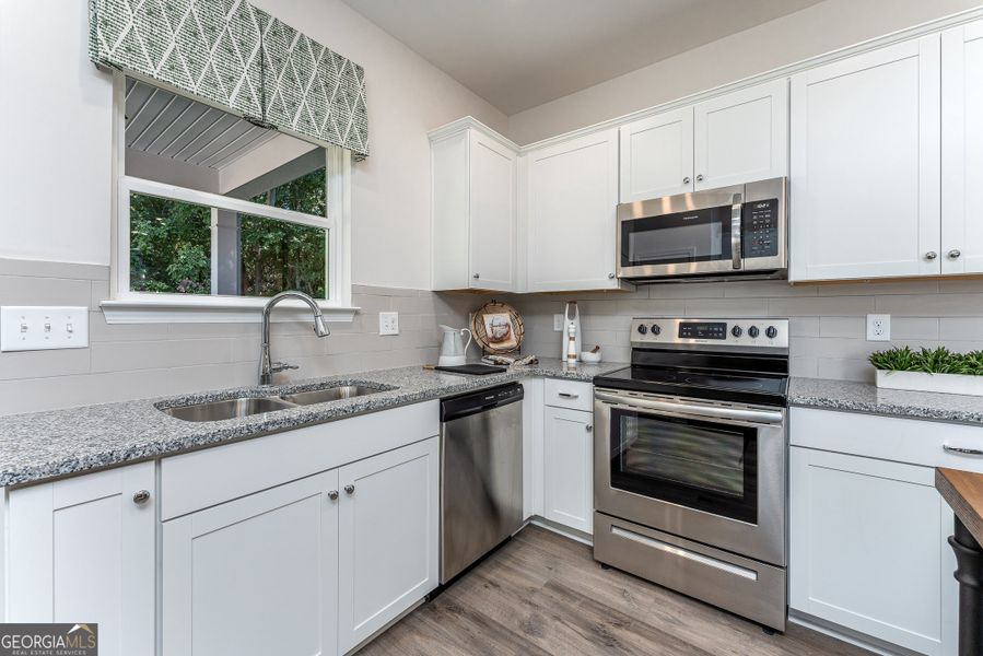 Furnished interior view inside a new home in Stonebridge North, Macon (Image 4).