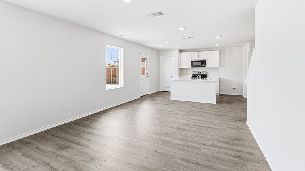 Representative unfurnished interior of a home built from the Davis by D.R. Horton in Asher Oaks, Bonham (Image 10).