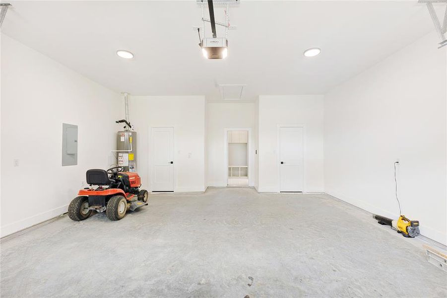 Spacious, unfurnished interior of a new home in , Kennedale (Image 24).
