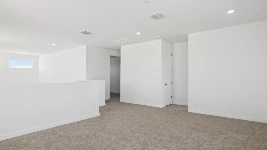Spacious, unfurnished interior of a new home in El Cidro, Goodyear (Image 35).