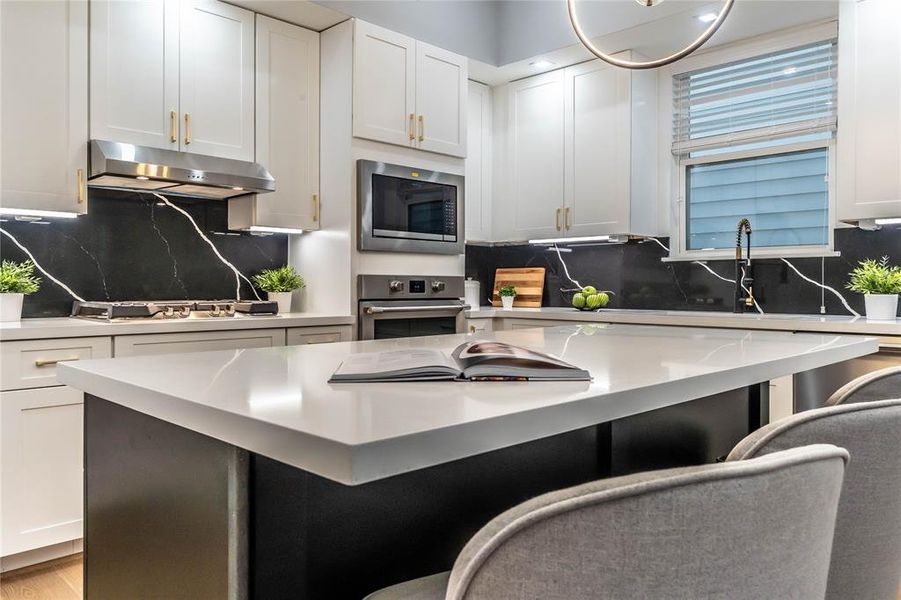 Kitchen Island with space for bar stools