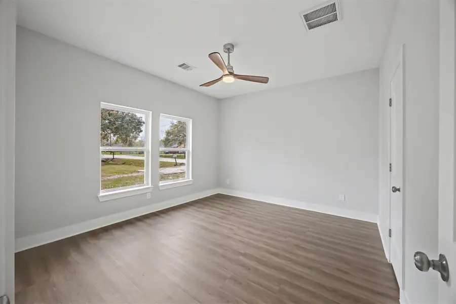 Spacious, unfurnished interior of a new home in , Dickinson (Image 16).