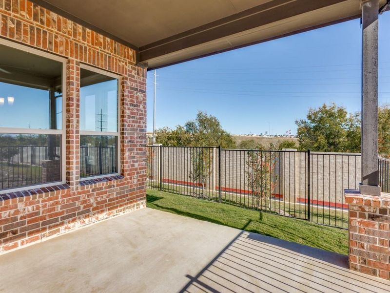 Exterior details and patio area of a home in Ladera Tavolo Park, Fort Worth (Image 3).