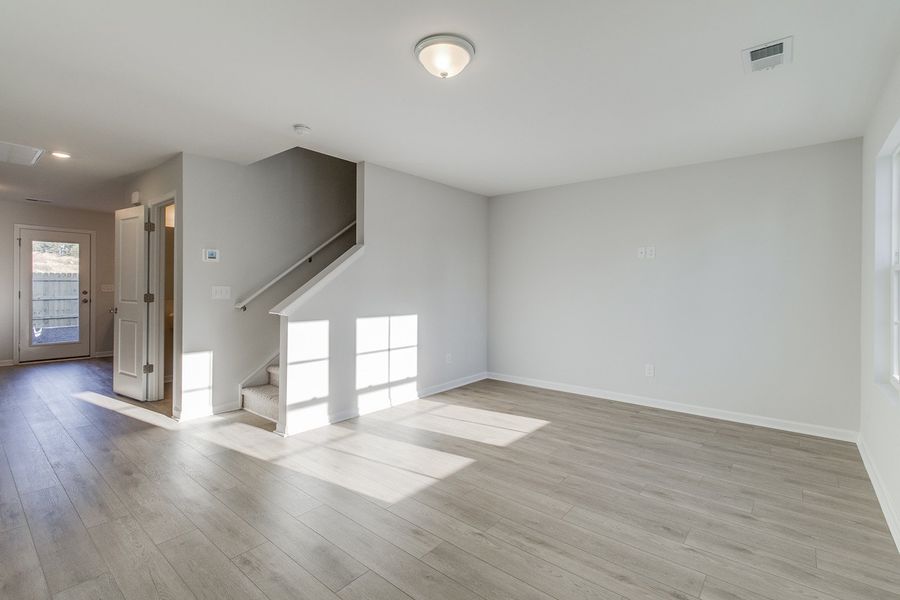 Spacious, unfurnished interior of a new home in Astoria, Columbia (Image 14).