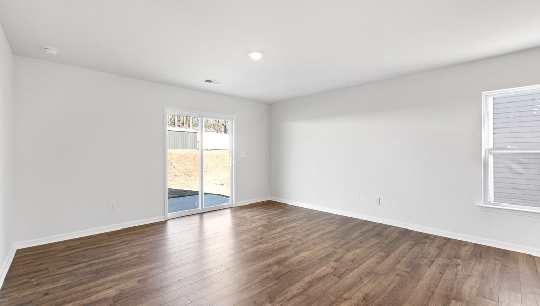 Spacious, unfurnished interior of a new home in Baxter Village, Boiling Springs (Image 18).