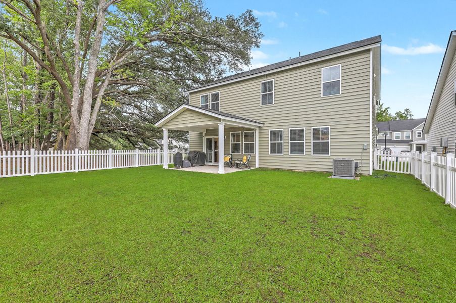 Exterior details and patio area of a home in Limehouse Farms, Summerville (Image 27).