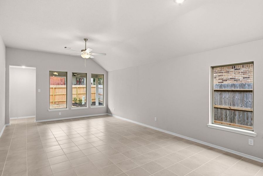 Spacious, unfurnished interior of a new home in Escondido, Magnolia (Image 15).