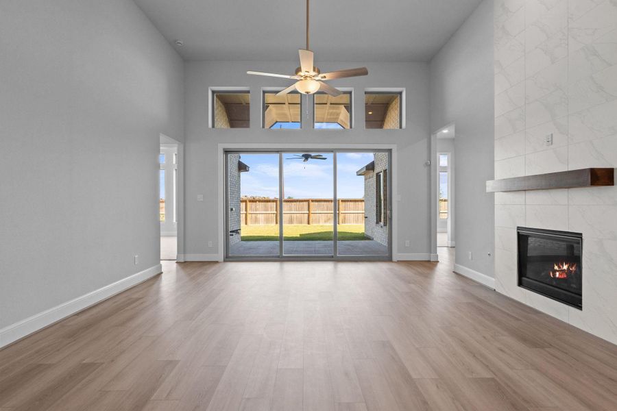 Spacious, unfurnished interior of a new home in Valencia 70', Manvel (Image 19).